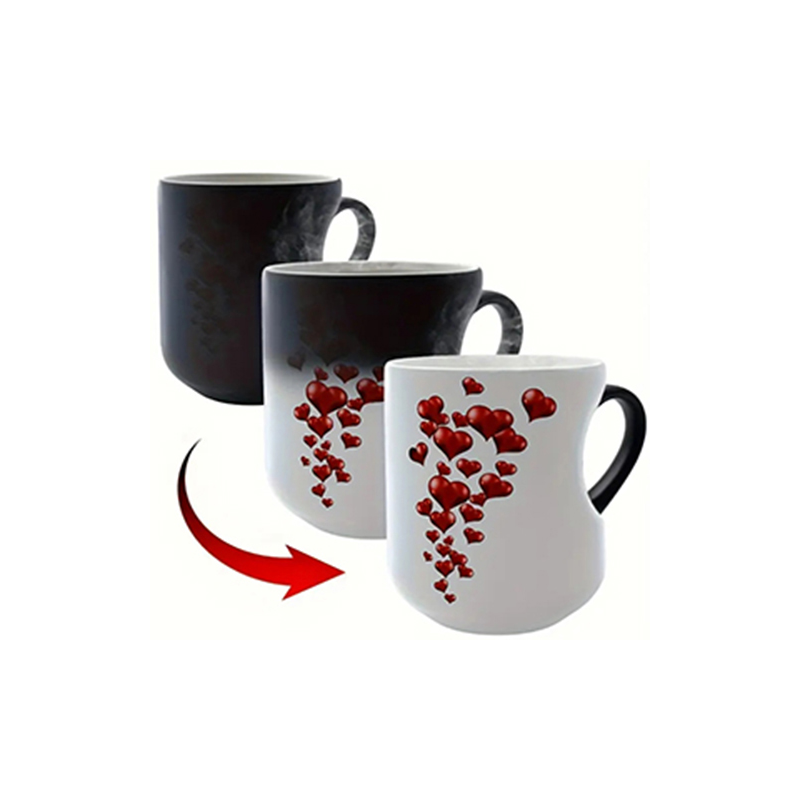 Herzförmige magische Farbwechsel Keramiktasse mit schwarzem kleinen Herzdesign