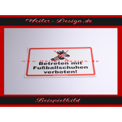 Betreten mit Fußballschuhen verboten!